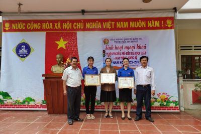Năm học 2021-2022, Trường Tiểu học Phổ An có 3 giáo viên được UBND thành phố khen thưởng: Đỗ Thị Hiền, Nguyễn Thị Như Quỳnh và Nguyễn Thị Lê