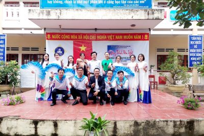Thực hiện theo kế hoạch của UBND thành phố và thực hiện theo yêu cầu của PGD&ĐT TP Quảng Ngãi V/v tổ chức các hoạt động chào mừng kỷ niệm 40 năm Ngày Nhà giáo Việt Nam (20/11/1982 – 20/11/2022). Trường Tiểu học Phổ An tham gia 01 tiết mục văn nghệ đơn ca & múa phụ họa với ca khúc: Nơi đảo xa của nhạc sĩ Thế Song do GV-TPTĐội: Trương Hoàng Việt và nhóm GV trẻ, đẹp của nhà trường trình bày.